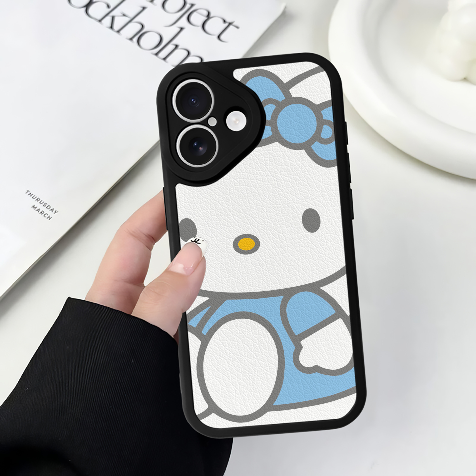 （画像用） Hello Kitty ハローキティ 【iPhone 16シリーズ対応】シリコンスマホケース（レザー調） 材質：シリコン